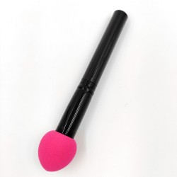 Rose Cosmetics makeup sponge with handle (pink)
